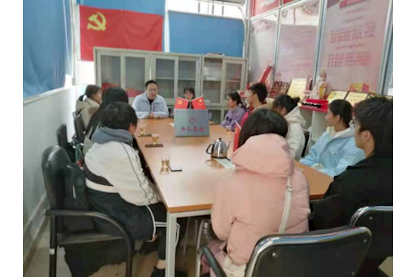 食品與生物技術(shù)學(xué)院“感恩助學(xué)，放飛夢(mèng)想”寶桃助學(xué)金資助暨書記茶座會(huì)