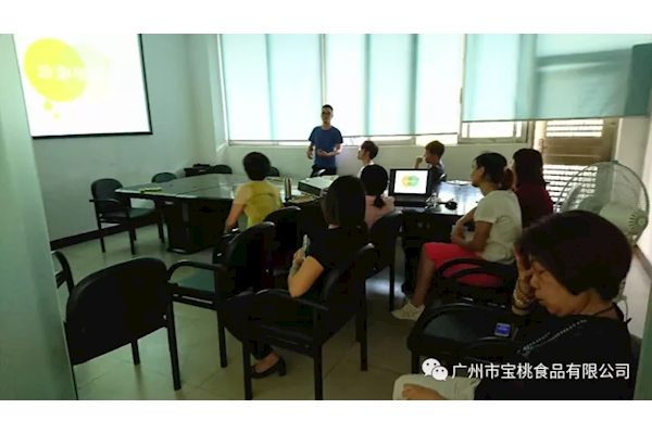 寶桃公司10月份“家庭教育”主題分享會暨員工生日會活動